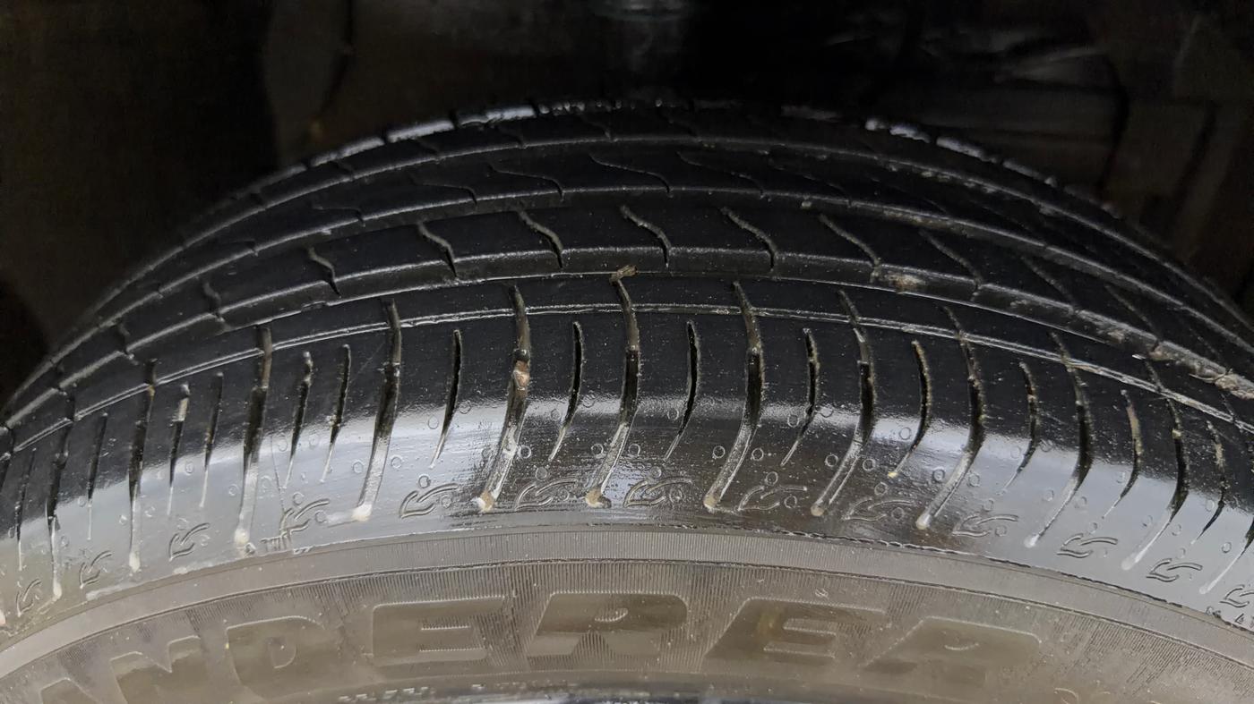 2023 Maruti BREZZA ZXI AT SMART HYBRID, Petrol, Automatic, 4,506 km, Right Front Tyre Tread