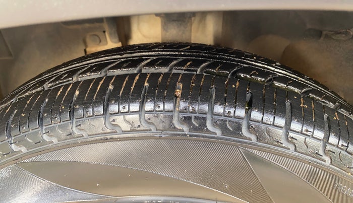 2017 Renault Kwid RXT 1.0, Petrol, Manual, 43,413 km, Left Front Tyre Tread