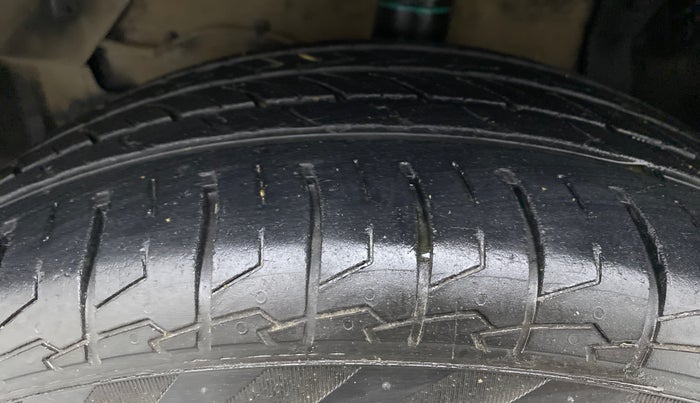 2016 Maruti Vitara Brezza ZDI PLUS DUAL TONE, Diesel, Manual, 45,520 km, Left Front Tyre Tread