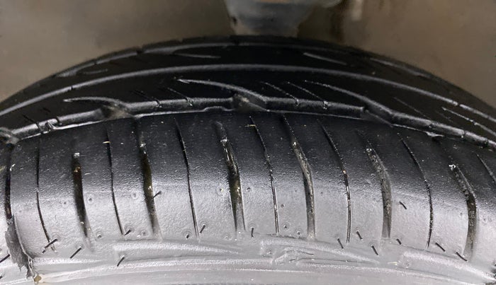 2016 Maruti Alto 800 VXI, Petrol, Manual, 37,437 km, Left Front Tyre Tread