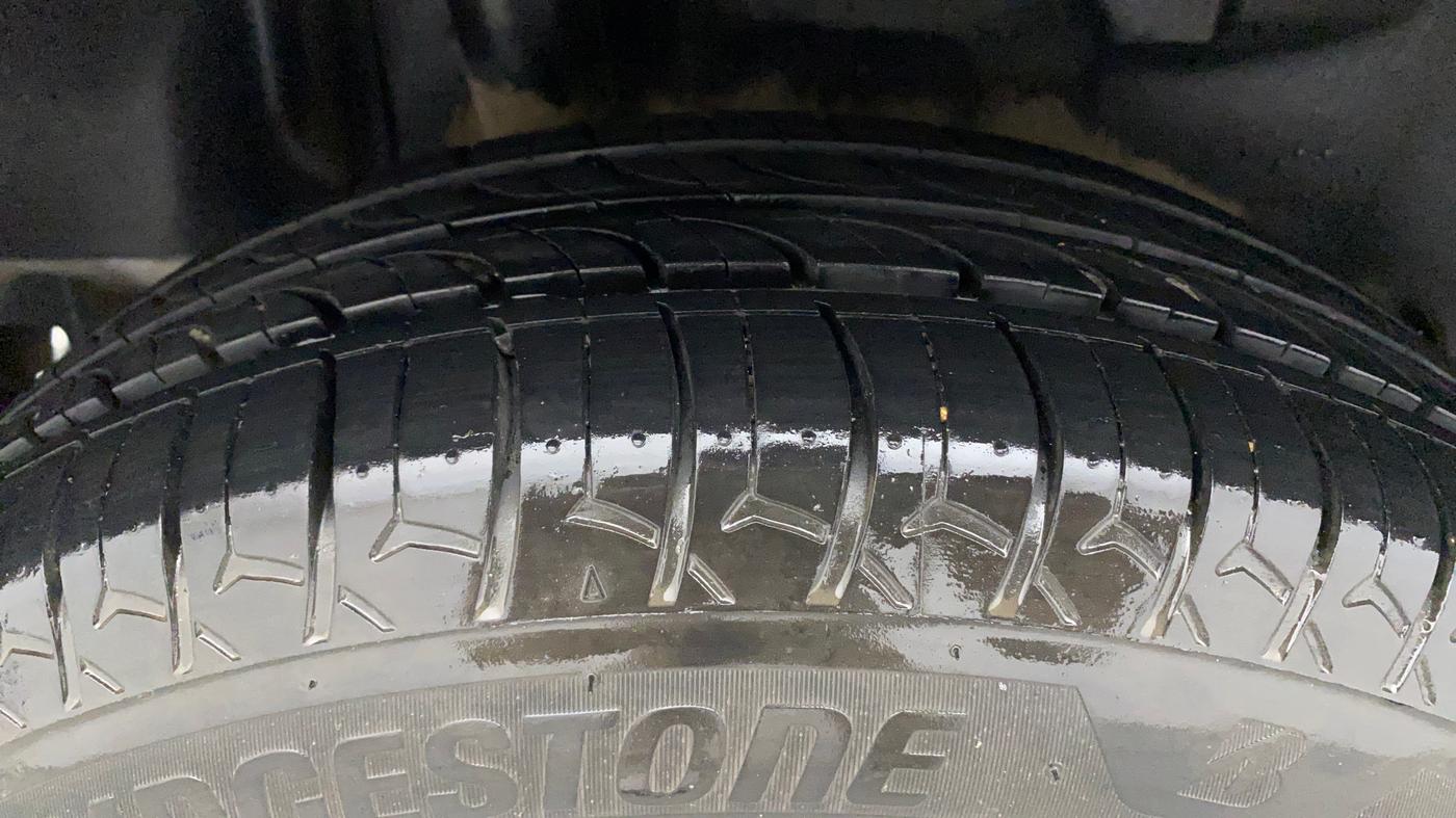 2018 Maruti Swift VDI AMT, Diesel, Automatic, 94,792 km, Right Rear Tyre Tread