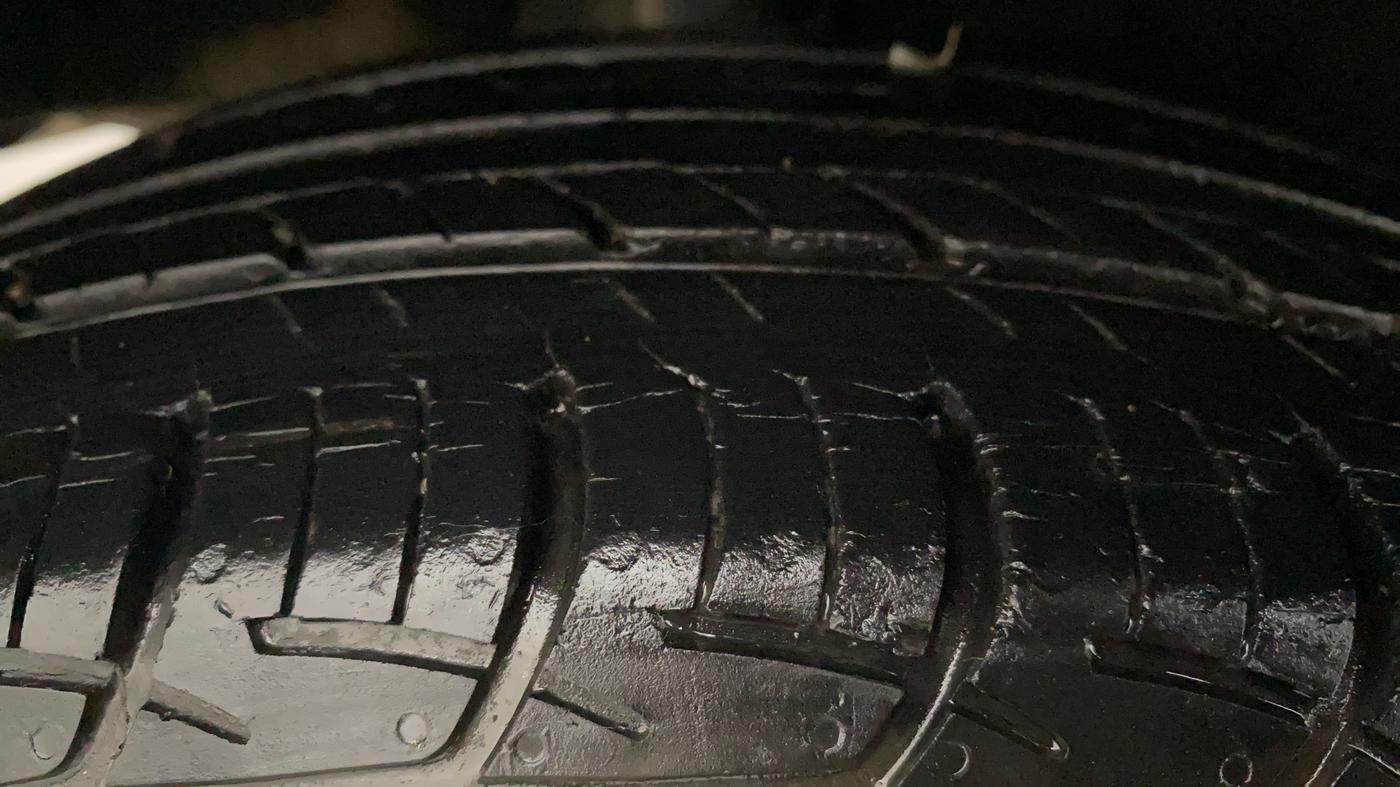 2017 Maruti Baleno DELTA PETROL 1.2, Petrol, Manual, 43,118 km, Right Rear Tyre Tread