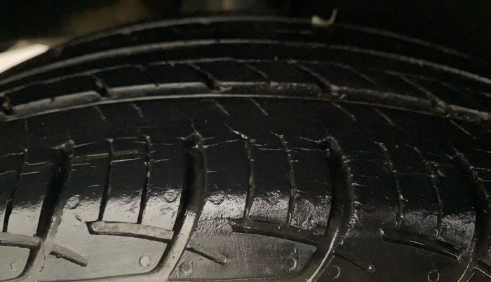2017 Maruti Baleno DELTA PETROL 1.2, Petrol, Manual, 43,118 km, Right Rear Tyre Tread