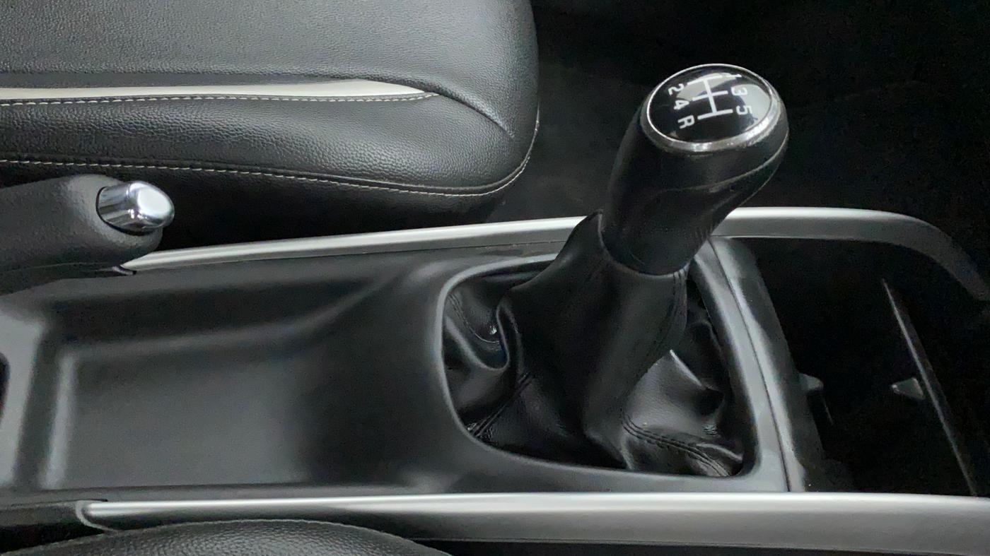 2017 Maruti Baleno DELTA PETROL 1.2, Petrol, Manual, 43,118 km, Gear Lever