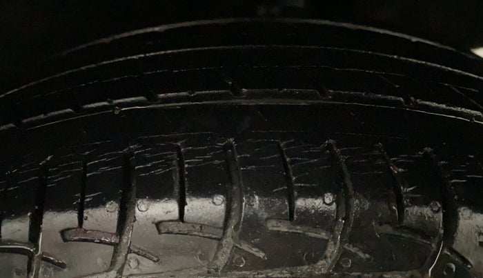 2017 Maruti Baleno DELTA PETROL 1.2, Petrol, Manual, 43,118 km, Left Rear Tyre Tread