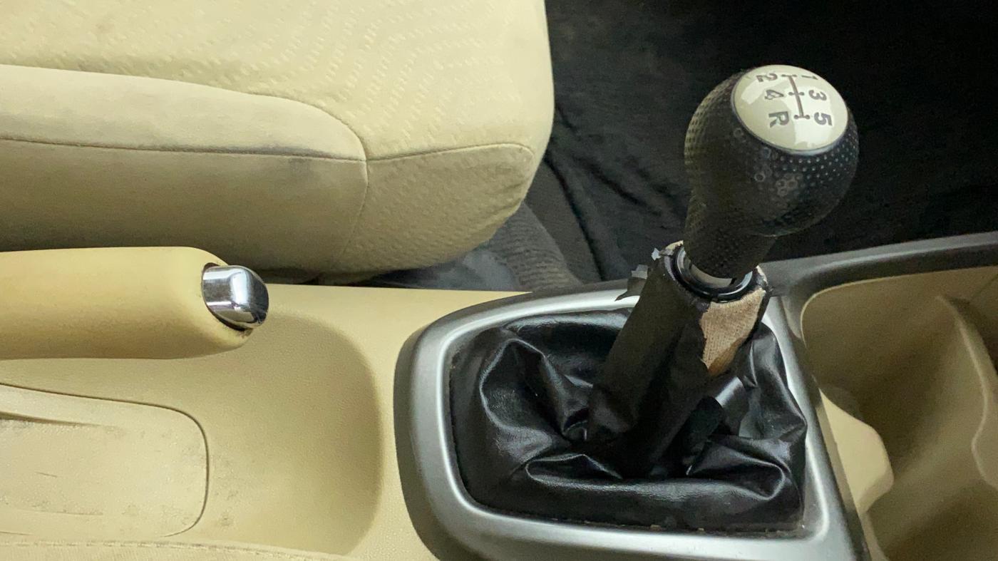 2012 Honda City 1.5L I-VTEC V MT, Petrol, Manual, 1,02,625 km, Gear Lever