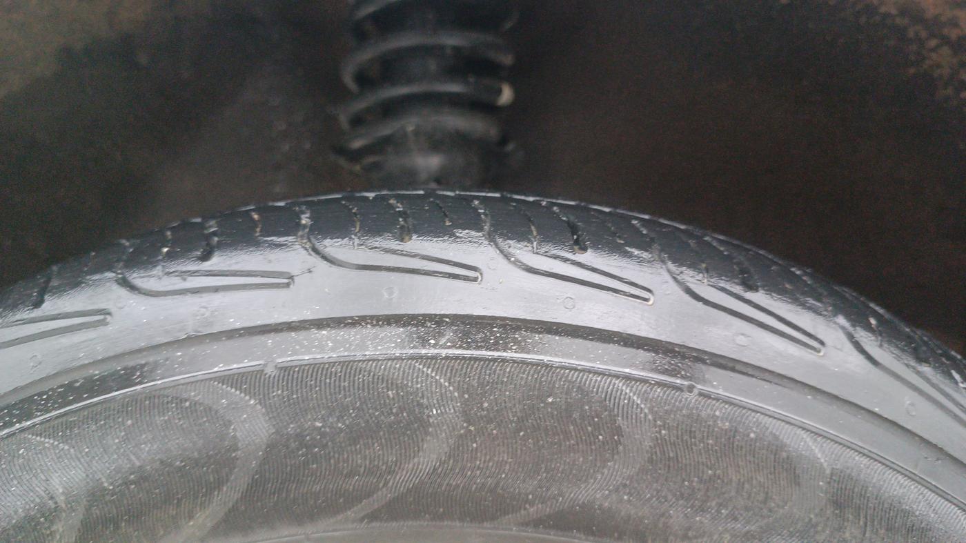 2023 Maruti Eeco  5 STR STD, Petrol, Manual, 97,824 km, Left Front Tyre Tread