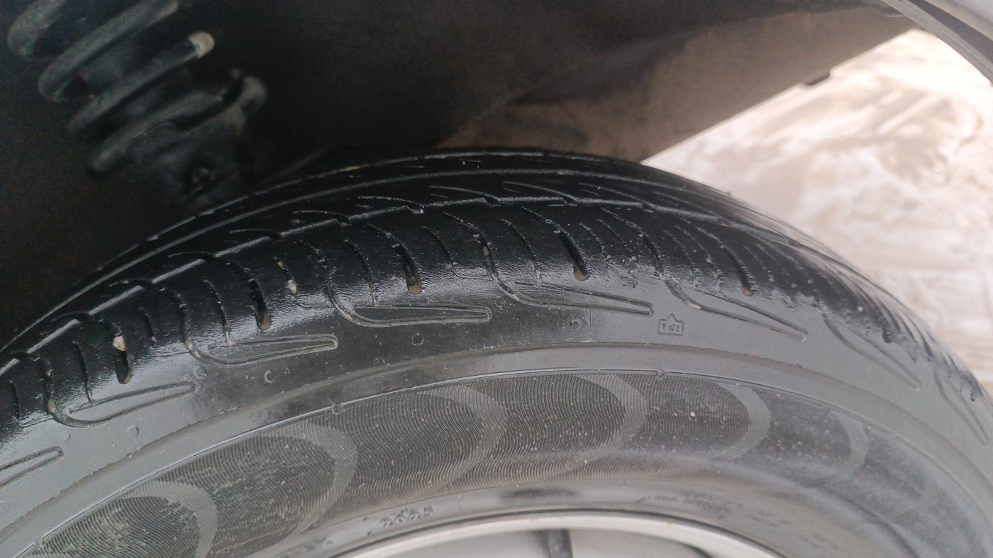 2023 Maruti Eeco  5 STR STD, Petrol, Manual, 97,824 km, Right Front Tyre Tread