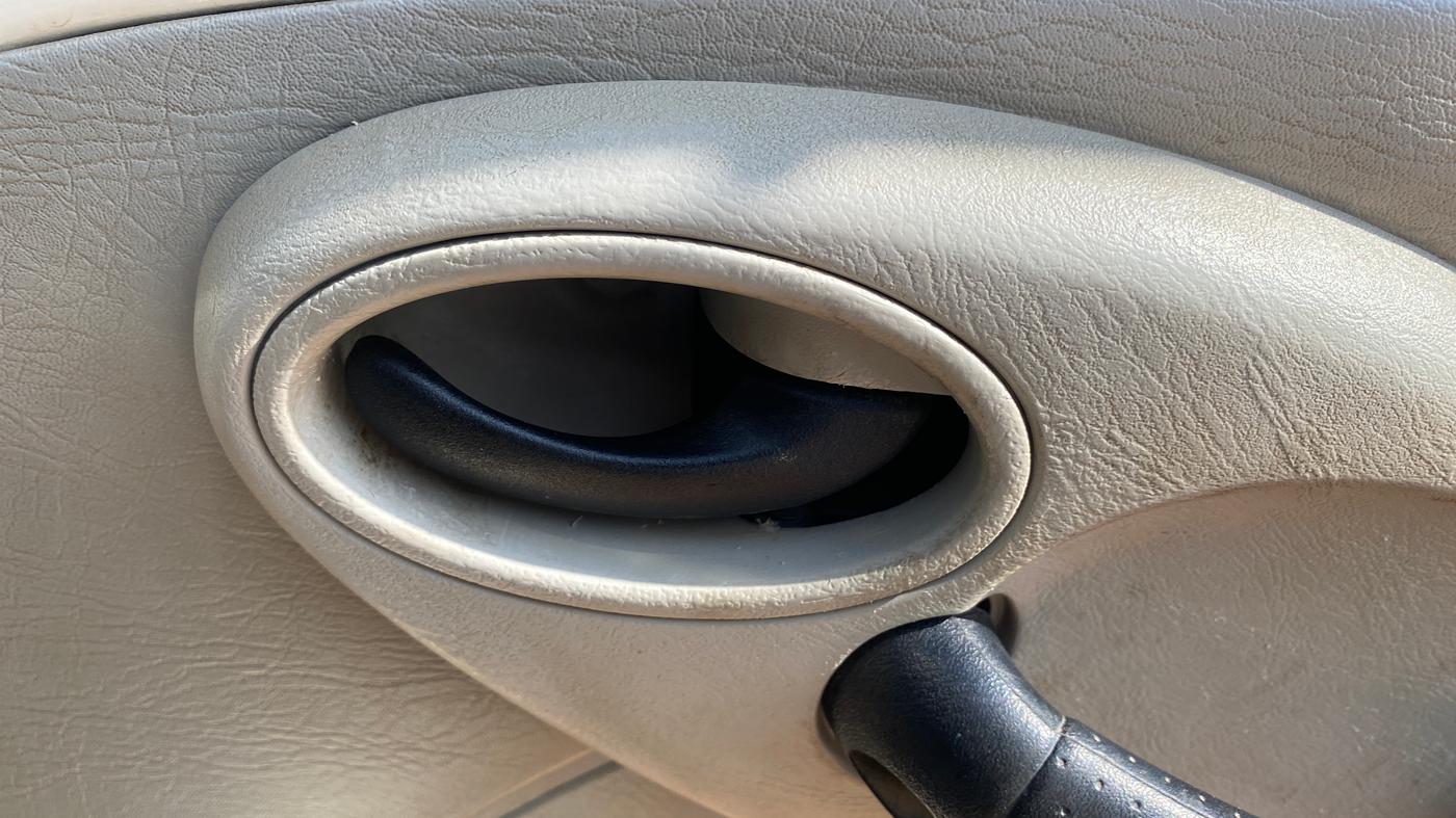 2021 Mahindra Scorpio S3 PLUS, Diesel, Manual, 1,33,015 km, Driver Side Door Panels Control