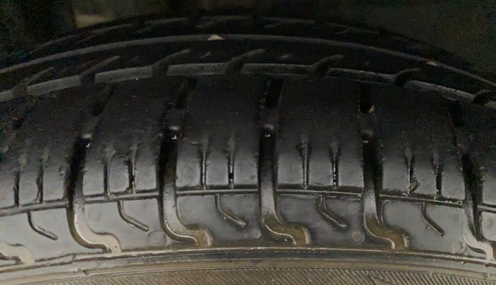2017 Maruti Dzire VDI AMT, Diesel, Automatic, 1,05,395 km, Right Front Tyre Tread
