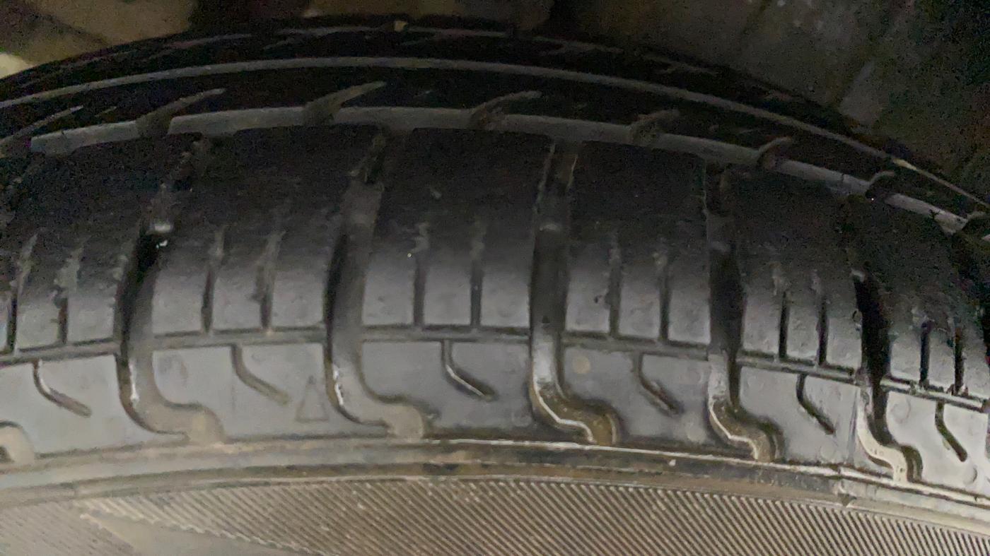 2017 Maruti Dzire VDI AMT, Diesel, Automatic, 1,05,395 km, Right Rear Tyre Tread