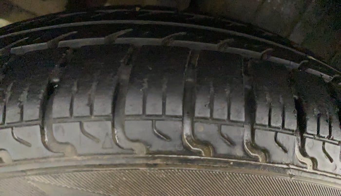 2017 Maruti Dzire VDI AMT, Diesel, Automatic, 1,05,395 km, Right Rear Tyre Tread