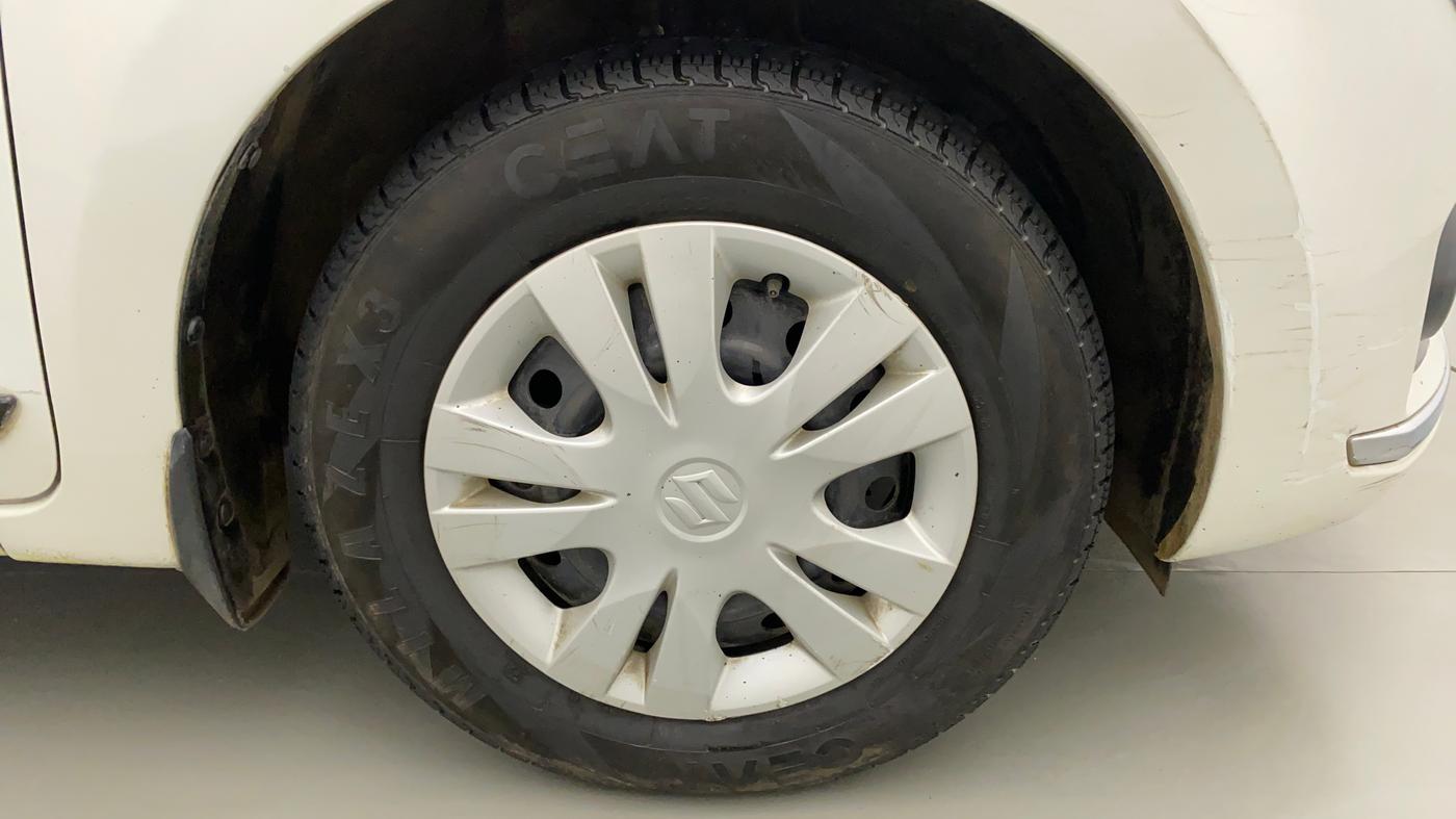 2017 Maruti Dzire VDI AMT, Diesel, Automatic, 1,05,395 km, Right Front Wheel