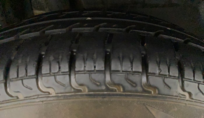 2017 Maruti Dzire VDI AMT, Diesel, Automatic, 1,05,395 km, Left Rear Tyre Tread