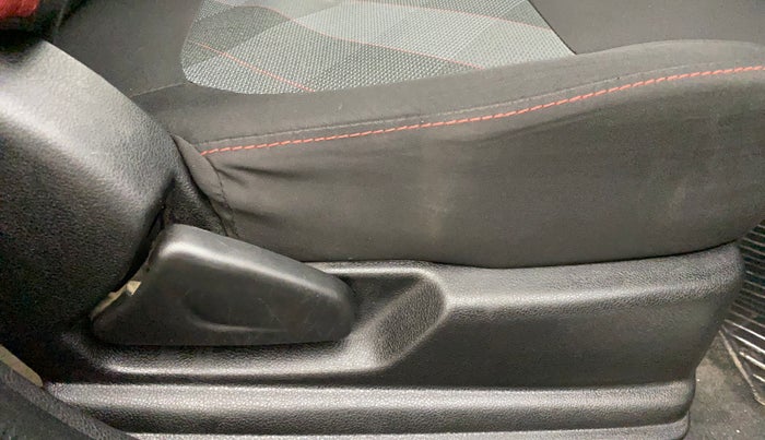 2021 Renault Kwid RXT 0.8, Petrol, Manual, 26,104 km, Driver Side Adjustment Panel