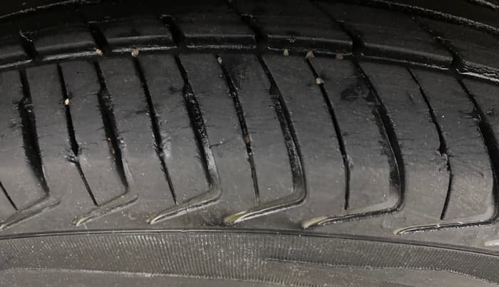 2015 Maruti Wagon R 1.0 LXI CNG, CNG, Manual, 76,434 km, Right Rear Tyre Tread