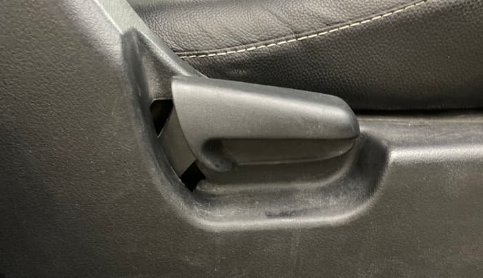 2015 Maruti Wagon R 1.0 LXI CNG, CNG, Manual, 76,434 km, Driver Side Adjustment Panel