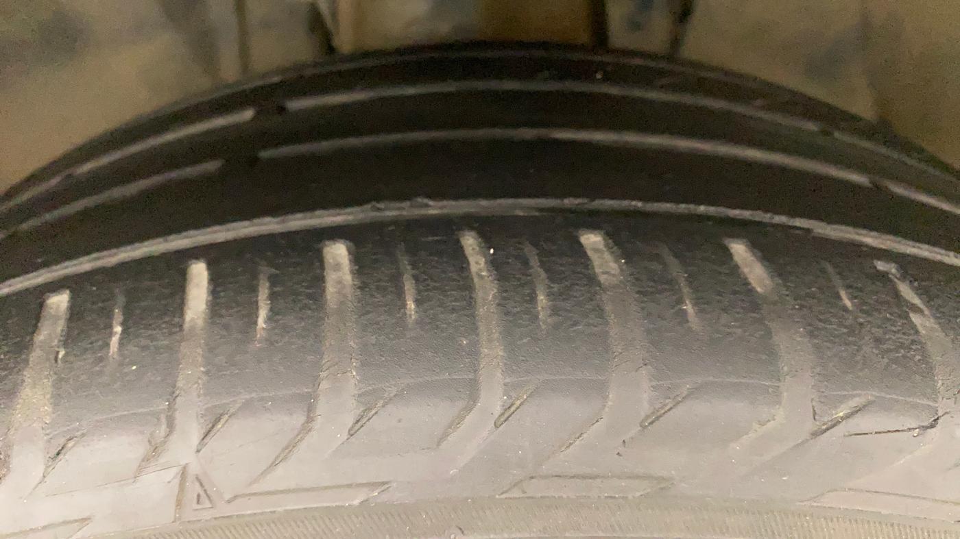 2019 Jeep Compass LIMITED PLUS DIESEL, Diesel, Manual, 38,490 km, Right Front Tyre Tread