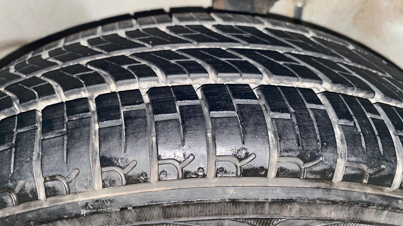 2018 Maruti Alto K10 VXI (O) AMT, Petrol, Automatic, 25,082 km, Left Front Tyre Tread