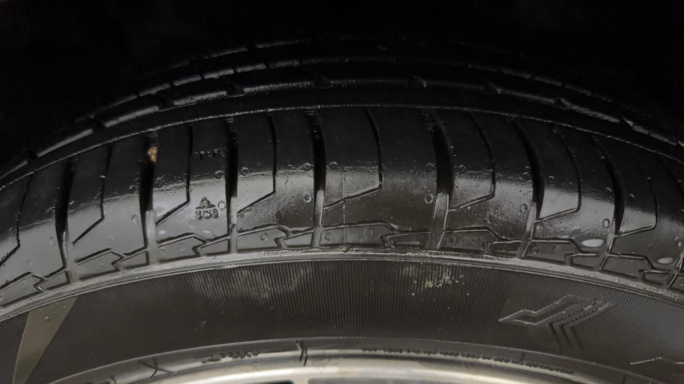2017 Hyundai Creta SX PLUS AT 1.6 PETROL, Petrol, Automatic, 34,403 km, Left Front Tyre Tread