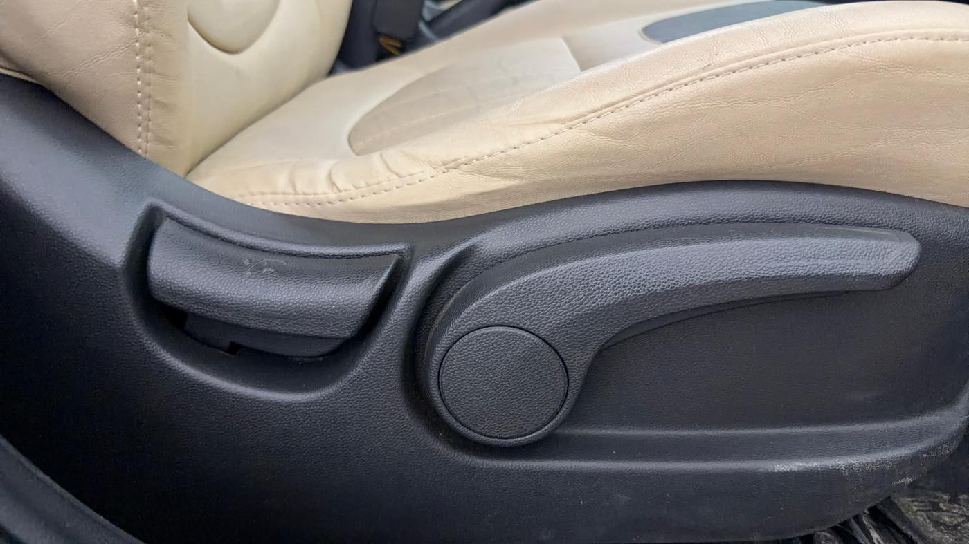 2017 Hyundai Creta SX PLUS AT 1.6 PETROL, Petrol, Automatic, 34,403 km, Driver Side Adjustment Panel