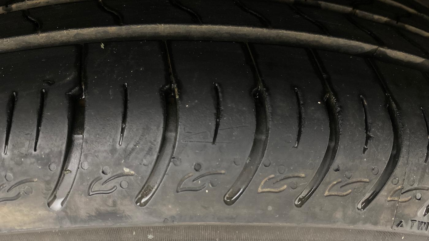 2023 KIA CARENS PRESTIGE PLUS 1.5 PETROL IMT 7 STR, Petrol, Manual, 9,820 km, Left Rear Tyre Tread