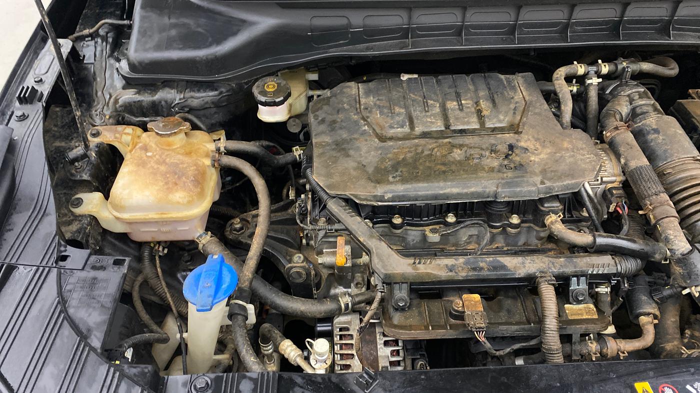 2023 KIA CARENS PRESTIGE PLUS 1.5 PETROL IMT 7 STR, Petrol, Manual, 9,820 km, Engine View - Right