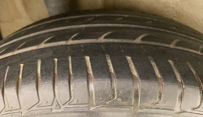 2017 Maruti IGNIS DELTA 1.2 AMT, Petrol, Automatic, 79,034 km, Right Rear Tyre Tread