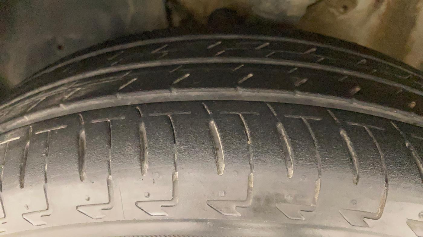 2017 Maruti IGNIS DELTA 1.2 AMT, Petrol, Automatic, 79,034 km, Left Front Tyre Tread