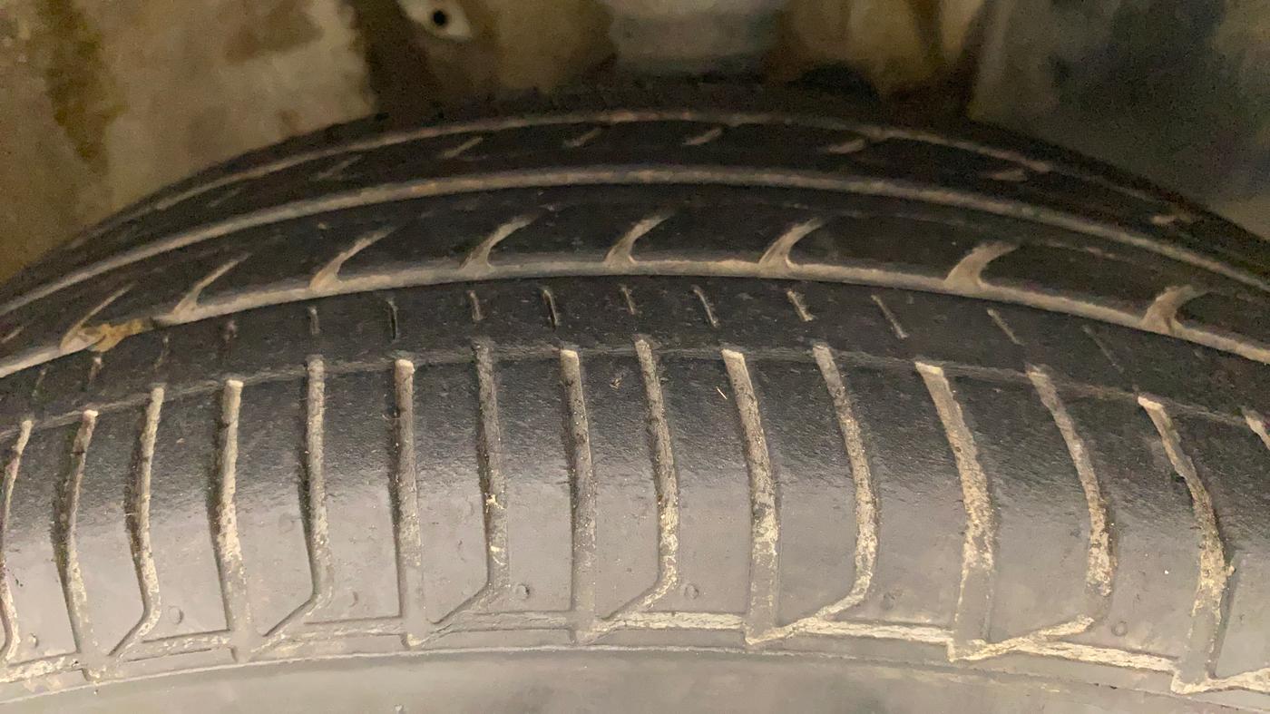 2017 Maruti IGNIS DELTA 1.2 AMT, Petrol, Automatic, 79,034 km, Right Front Tyre Tread