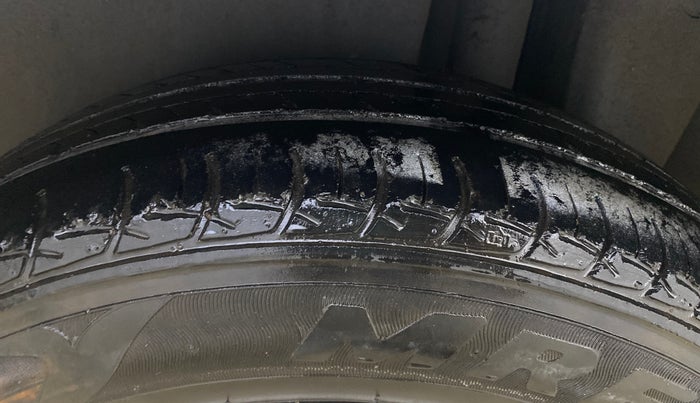 2016 Maruti Ciaz ZDI SHVS, Diesel, Manual, 96,461 km, Left Rear Tyre Tread