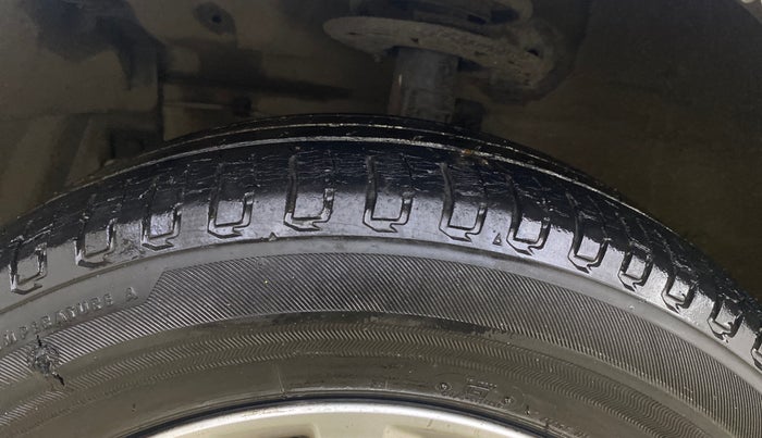 2016 Maruti Ciaz ZDI SHVS, Diesel, Manual, 96,461 km, Left Front Tyre Tread