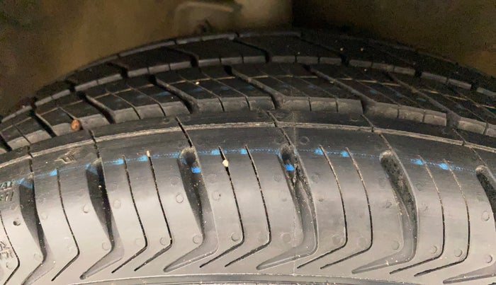 2015 Maruti Celerio ZXI AMT, Petrol, Automatic, 66,182 km, Right Front Tyre Tread