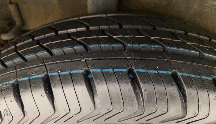 2015 Maruti Celerio ZXI AMT, Petrol, Automatic, 66,182 km, Right Rear Tyre Tread