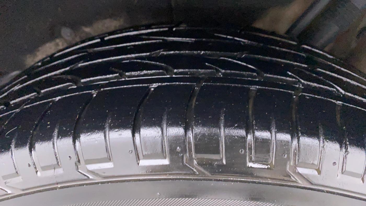 2019 Mahindra MARAZZO M8 7 STR, Diesel, Manual, 20,933 km, Left Rear Tyre Tread