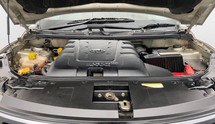 2017 Mahindra XUV500 W4, Diesel, Manual, 57,879 km, Engine View