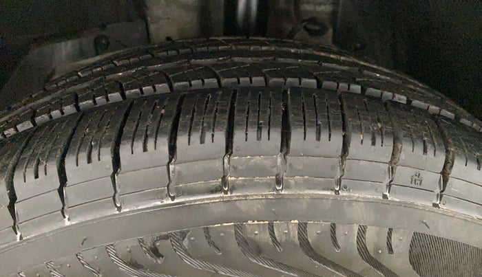 2017 Mahindra XUV500 W4, Diesel, Manual, 57,879 km, Left Front Tyre Tread