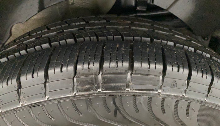 2017 Mahindra XUV500 W4, Diesel, Manual, 57,879 km, Left Rear Tyre Tread