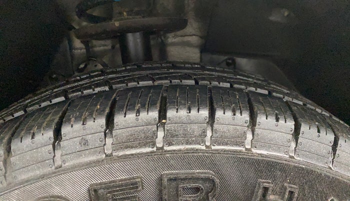 2017 Mahindra XUV500 W4, Diesel, Manual, 57,879 km, Right Front Tyre Tread