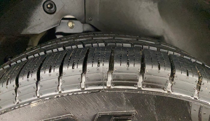 2017 Mahindra XUV500 W4, Diesel, Manual, 57,879 km, Right Rear Tyre Tread