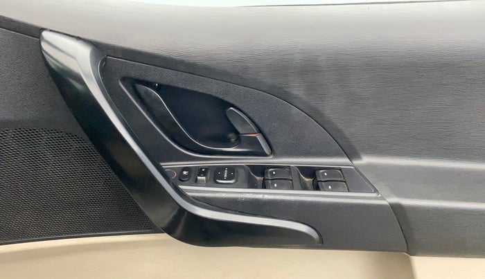 2017 Mahindra XUV500 W4, Diesel, Manual, 57,879 km, Driver Side Door Panels Control