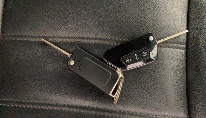 2017 Mahindra XUV500 W4, Diesel, Manual, 57,879 km, Key Close Up