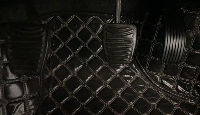 2017 Mahindra XUV500 W4, Diesel, Manual, 57,879 km, Pedals