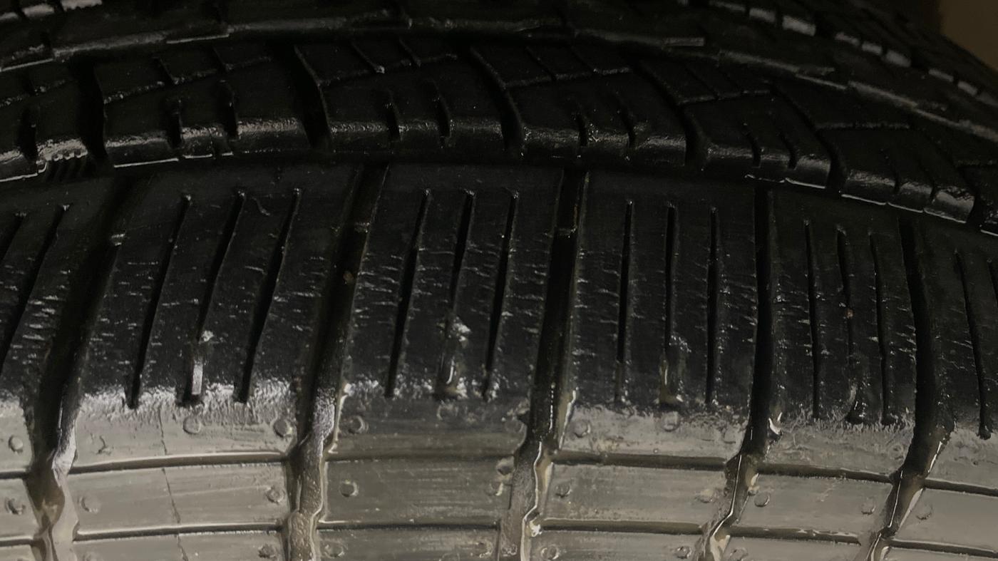 2016 Skoda Rapid 1.5 TDI CR STYLE PLUS AT, Diesel, Automatic, 92,976 km, Right Front Tyre Tread