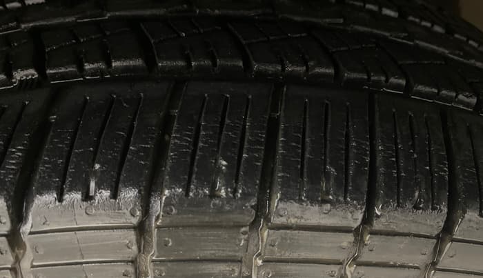 2016 Skoda Rapid 1.5 TDI CR STYLE PLUS AT, Diesel, Automatic, 92,976 km, Right Front Tyre Tread