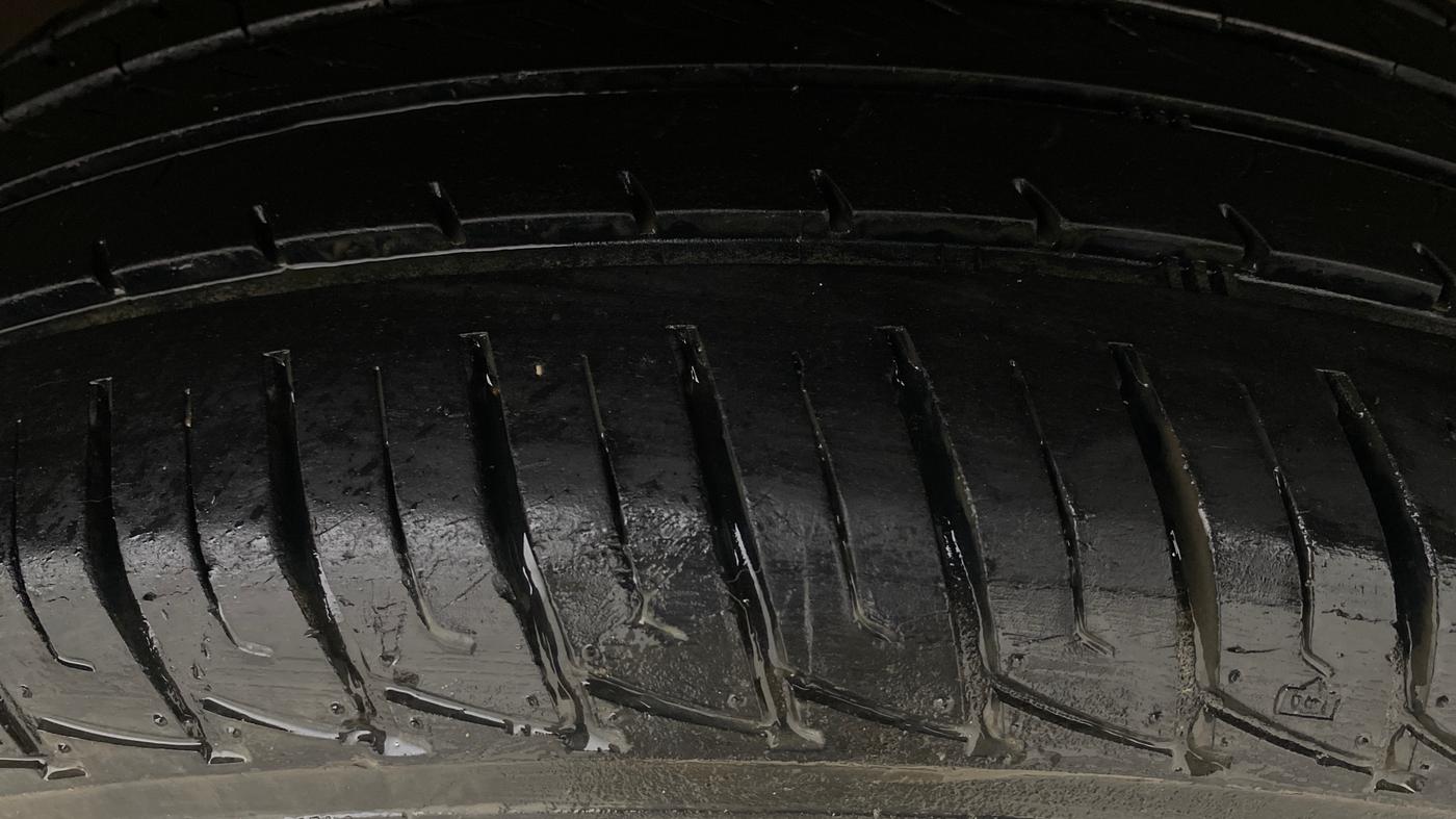 2016 Skoda Rapid 1.5 TDI CR STYLE PLUS AT, Diesel, Automatic, 92,976 km, Left Rear Tyre Tread