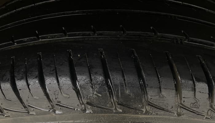 2016 Skoda Rapid 1.5 TDI CR STYLE PLUS AT, Diesel, Automatic, 92,976 km, Left Rear Tyre Tread