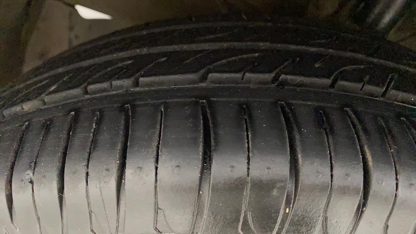 2017 Maruti Baleno DELTA PETROL 1.2, Petrol, Manual, 86,213 km, Left Front Tyre Tread