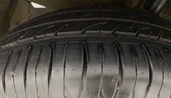 2017 Maruti Baleno DELTA PETROL 1.2, Petrol, Manual, 86,213 km, Left Front Tyre Tread