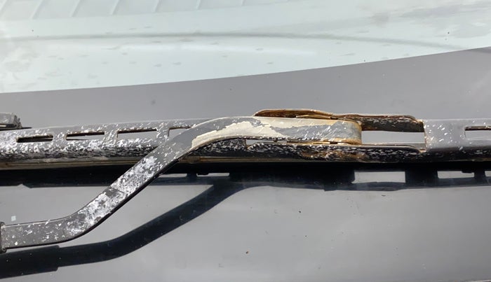 2017 Maruti Baleno DELTA PETROL 1.2, Petrol, Manual, 86,213 km, Front windshield - Wiper Blade Broken/Rusted